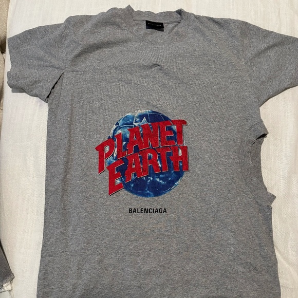 COPY - WOMEN'S PLANET EARTH TWISTING T-SHIRT - Picture 1 of 3